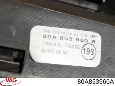 Накладка (молдинг) порога наружная передняя правая VAG 80A853960A