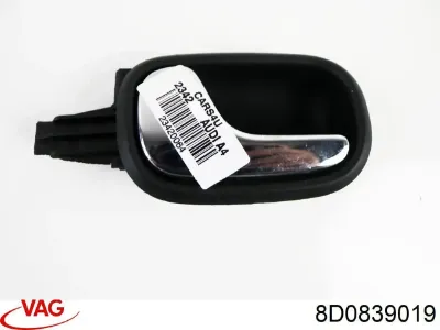 Ручка двери задней внутренняя левая VAG 8D0839019