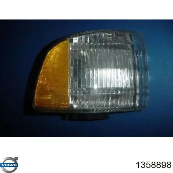 Решетка радиатора 1358898 Volvo