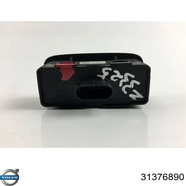 Кнопка салона привода крышки багажника (двери 3/5-й (ляды) 31674801 Volvo