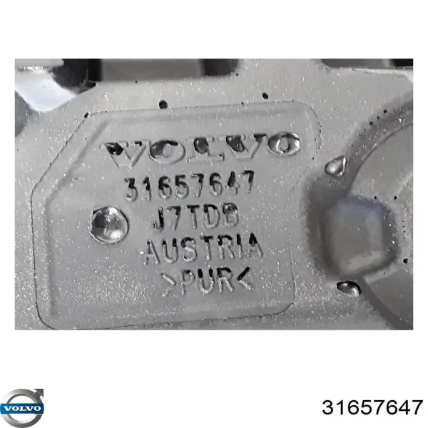 Крышка двигателя 31368217 Volvo