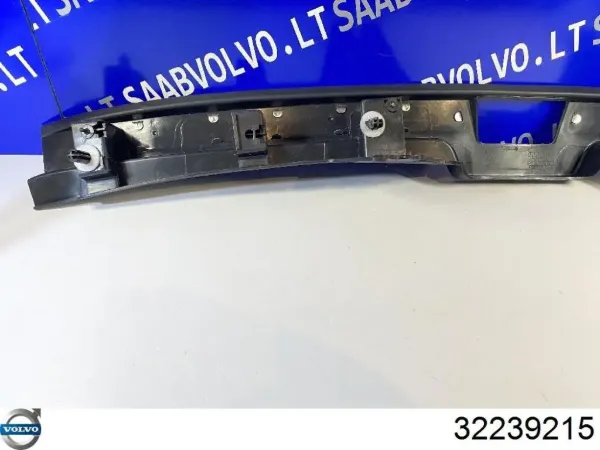 Накладка бампера заднего верхняя защитная (ступень-подножка) 32353428 Volvo