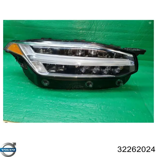 Правая фара 32262024 Volvo