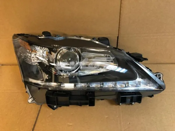 Правая фара 8114530F90 Toyota