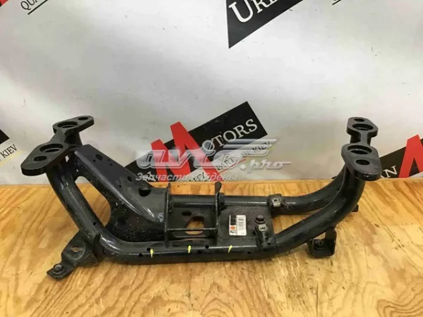 Балка крепления коробки передач LR113253 Land Rover