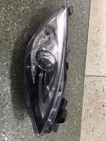 Правая фара BBP451031M Mazda