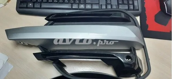 Заглушка (решетка) противотуманных фар бампера переднего левая 51117399903 BMW