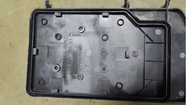  Mercedes A2105451503