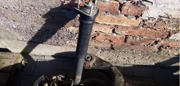 Амортизатор задний 4853080665 Toyota