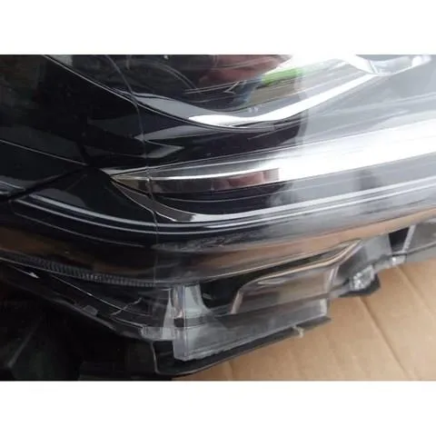 Правая фара 81130F4250 Toyota
