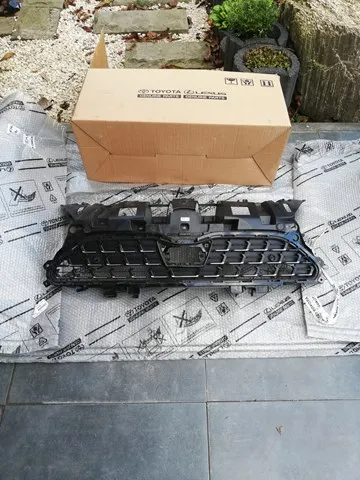 Решетка радиатора 531010DB40 Toyota
