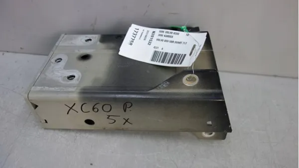 Кронштейн усилителя переднего бампера 32216626 Volvo