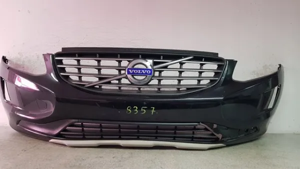 Передний бампер 39825656 Volvo