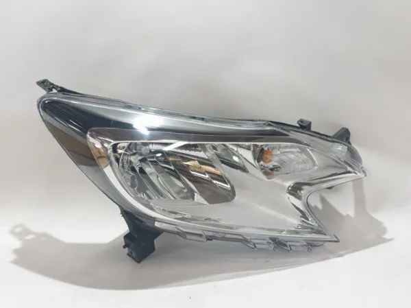 Правая фара 260103WF0A Nissan/Infiniti