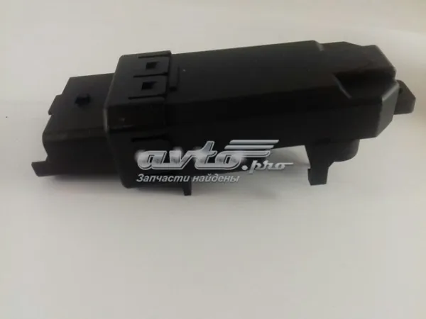 Блок управления стеклоподъемником 8200028071 Renault (RVI)