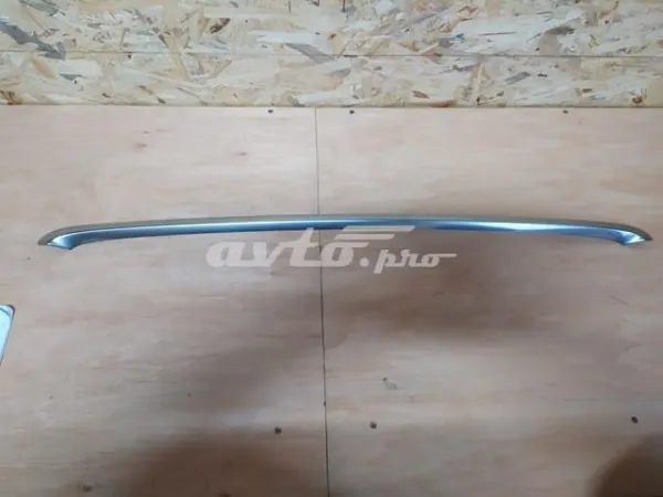 Молдинг решетки бампера переднего верхний 30779631 Volvo