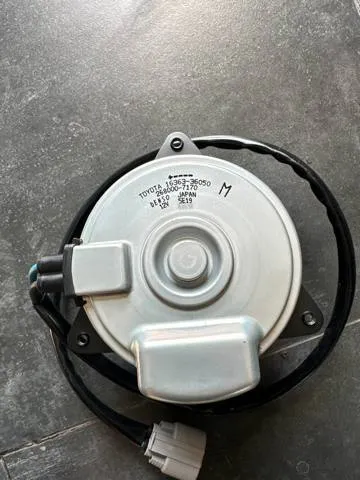 電気 1636336050 Toyota Мотор вентилятора системы охлаждения правый