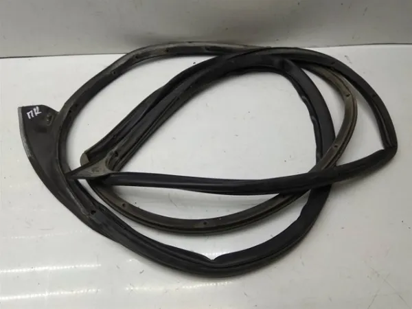 96585721 General Motors Прокладка двери передней правой