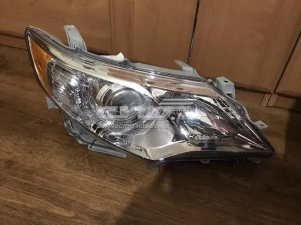 Левая фара 8118533720 Toyota