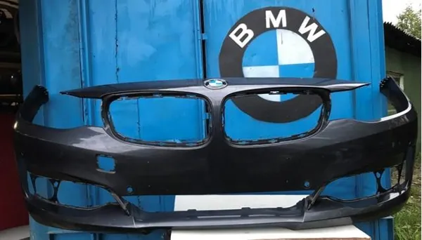 Передний бампер 51117371816 BMW