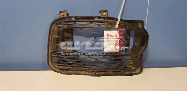 Заглушка (решетка) противотуманных фар бампера переднего левая LR045034 Land Rover