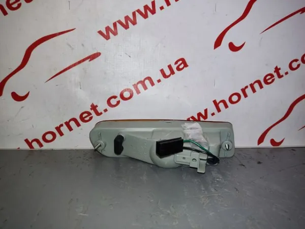 Поворотник правый Nissan Maxima J30