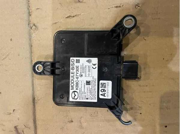 Датчик контроля мертвой зоны задний KB8C67Y30E Mazda