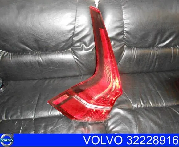 Фонарь задний левый внешний 32228916 Volvo