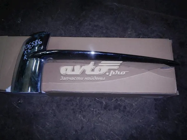 Молдинг решетки бампера переднего правый 51117325396 BMW