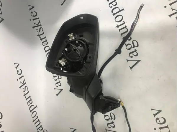 Корпус зеркала заднего вида правого (внутрення часть) 4M1857410BH9B9 VAG