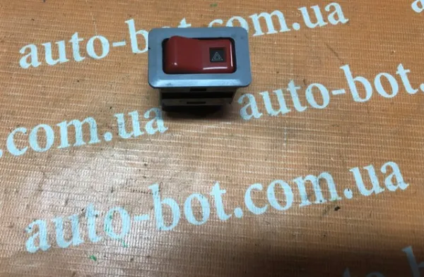 Аварийная кнопка на Mitsubishi L 300  P0W, P1W, P2W