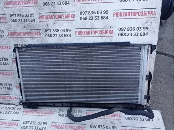 Радиатор кондиционера 921001261R Renault (RVI)