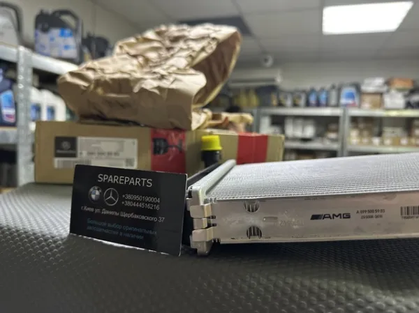 Радиатор охлаждения двигателя правый 0995005903 Mercedes