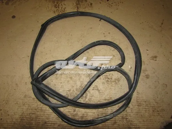 Уплотнитель двери передней правой (на двери) 821402H000 Hyundai/Kia