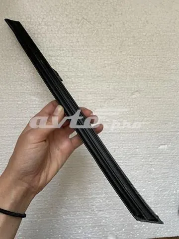 Молдинг решетки радиатора правый TOYOTA 5312342020