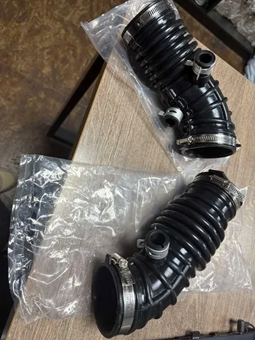 16576JK21A Nissan/Infiniti Патрубок воздушный, выход воздушного