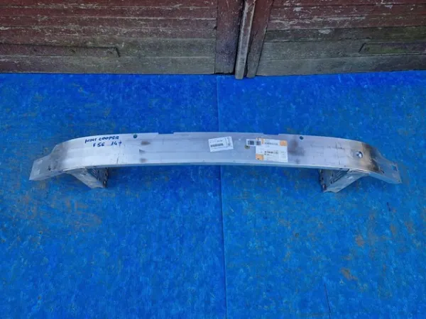 Усилитель переднего бампера 7389585 BMW