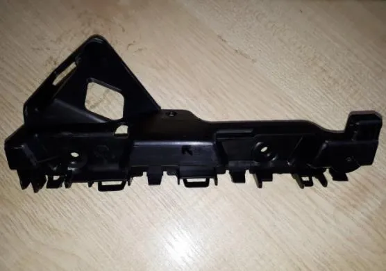 Кронштейн бампера переднего правый 622204446R Renault (RVI)