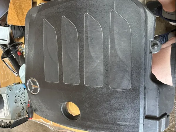 Крышка двигателя A2640102400 Mercedes
