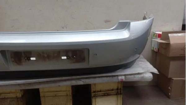 Задний бампер 13110292 Opel