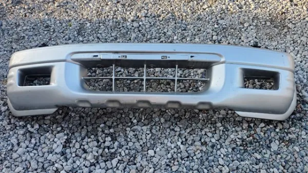 Передний бампер 91156848 Opel