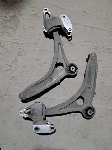 Рычаг передней подвески левый LR114249 Land Rover