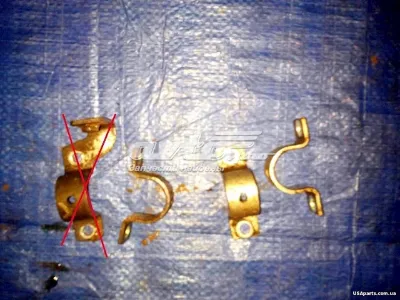 Хомут крепления втулки стабилизатора переднего MITSUBISHI MR403646