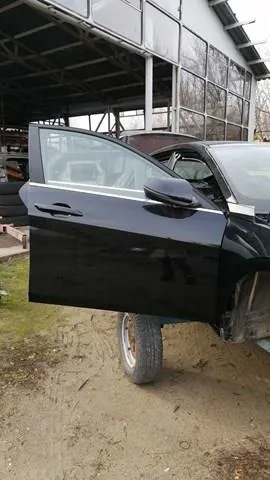 Дверь передняя правая 76004AA000 Hyundai/Kia