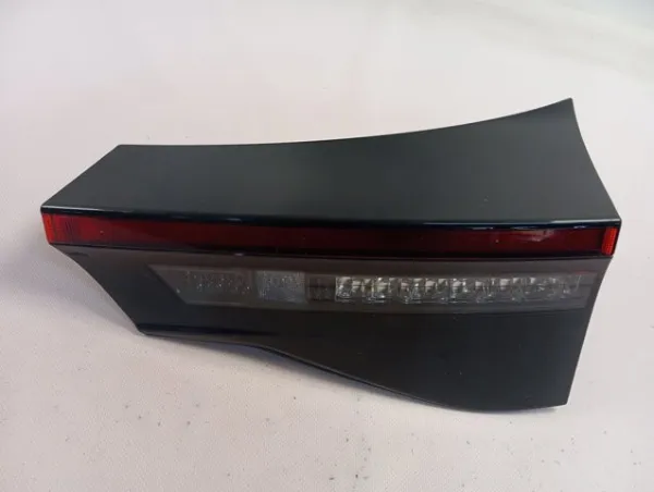 Фонарь задний правый внутренний 815800DB70 Toyota