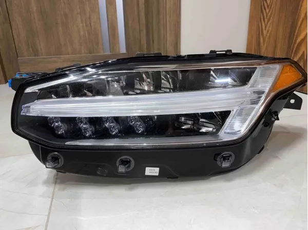 Левая фара 31395940 Volvo