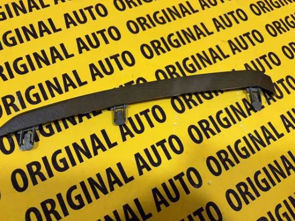 Молдинг решетки радиатора левый GML750B51B Mazda