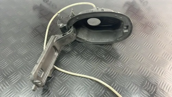 Корпус заливной горловины топливного бака LR092637 Land Rover
