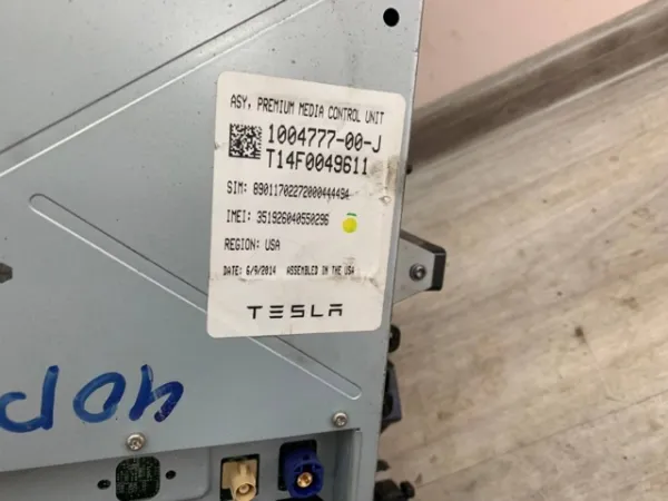  100477700J Tesla