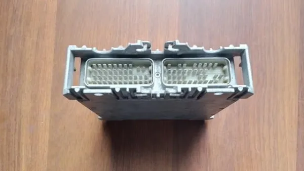 Блок управления двигателем 0175452532 Mercedes